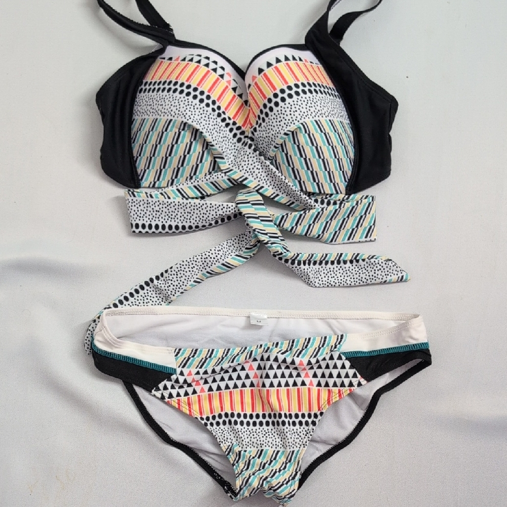 Vibrant Geometric wrap Around Strap Women's Bikini Set